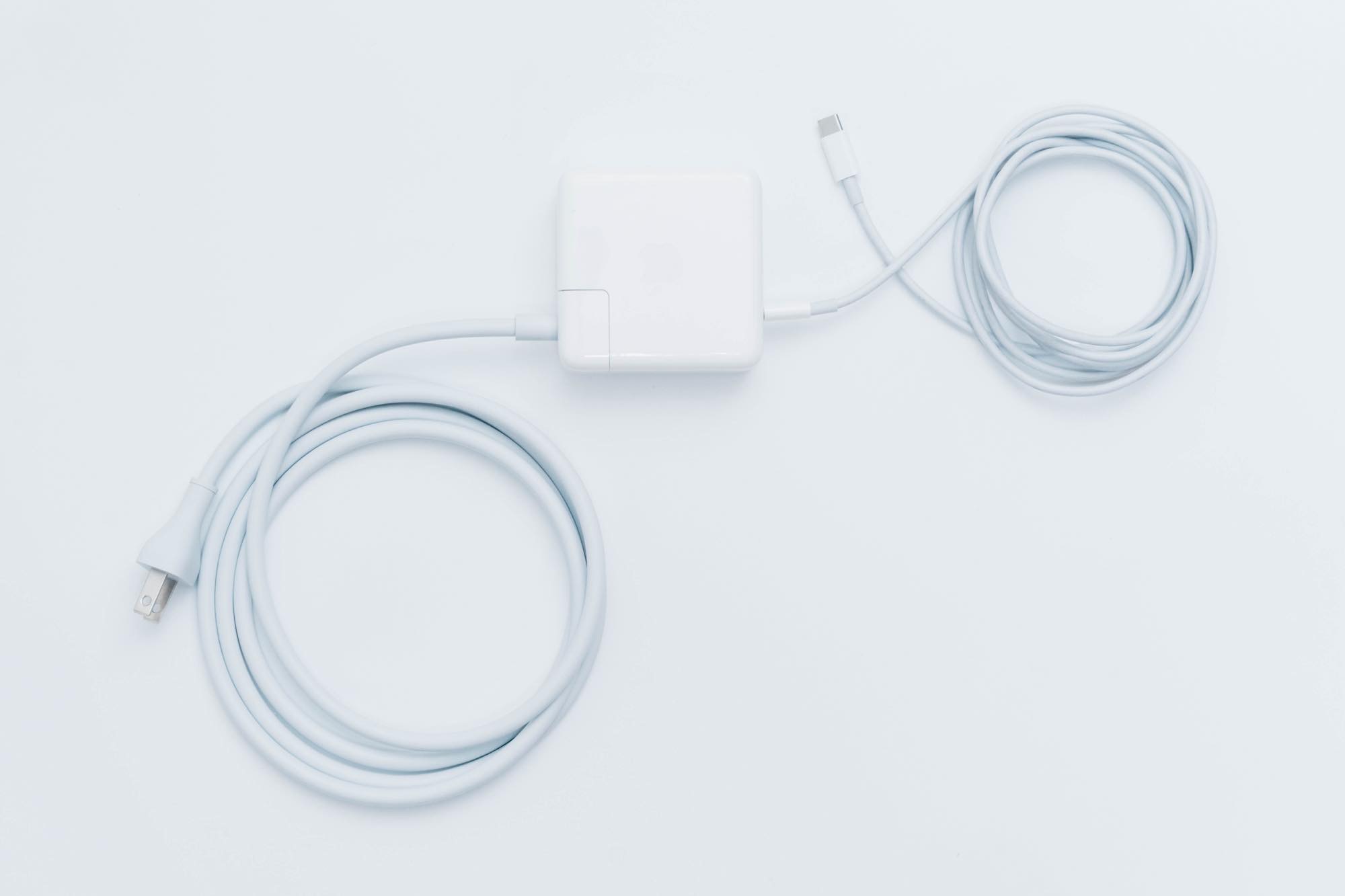 旅行や帰省に MacBook Pro 用『電源アダプタ延長ケーブル』を購入。USB