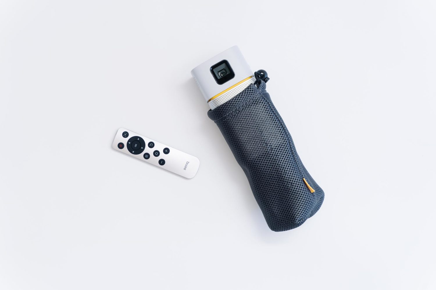 持ち運べるバッテリー内蔵のWi-Fi小型プロジェクター『GV1』レビュー