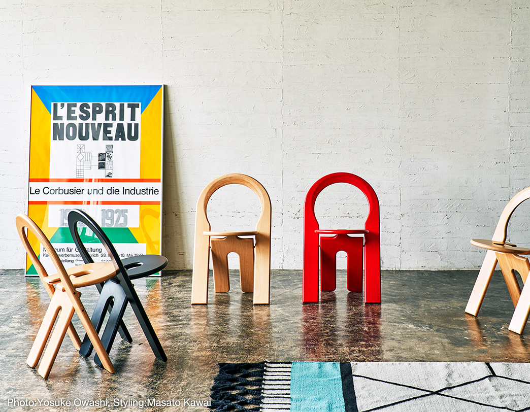 極限までフラットな折りたたみ椅子 - METROCS Tokyo