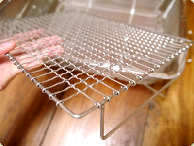 辻和金網の「ふたつき干しかご」 - 東京弁当生活。