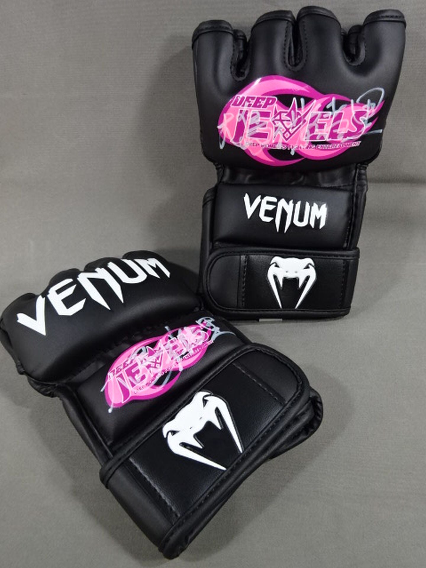 大島沙緒里 直筆サイン入り】DEEP JEWELS VENUM オープンフィンガー