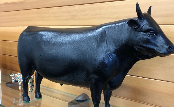 牛のオブジェ | 【公式】北海道十勝 トヨニシファーム