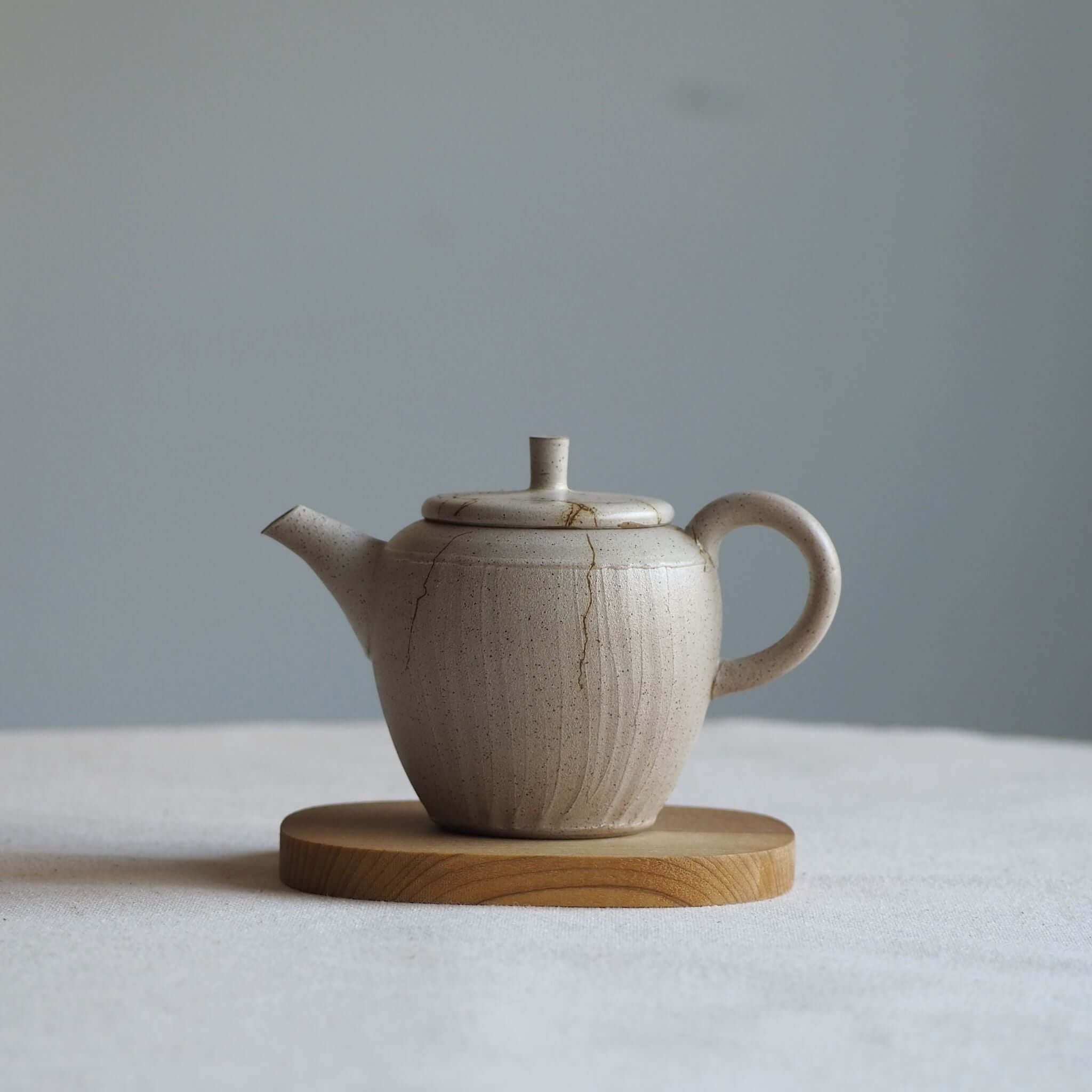 常滑焼 甚秋陶苑(伊藤成二)作 白藻掛け茶壺 [東山堂煎茶器店