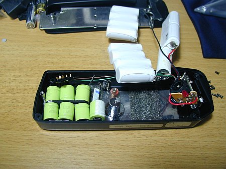 2006/12/27：MD-90の専用バッテリーNP-90Mを改造