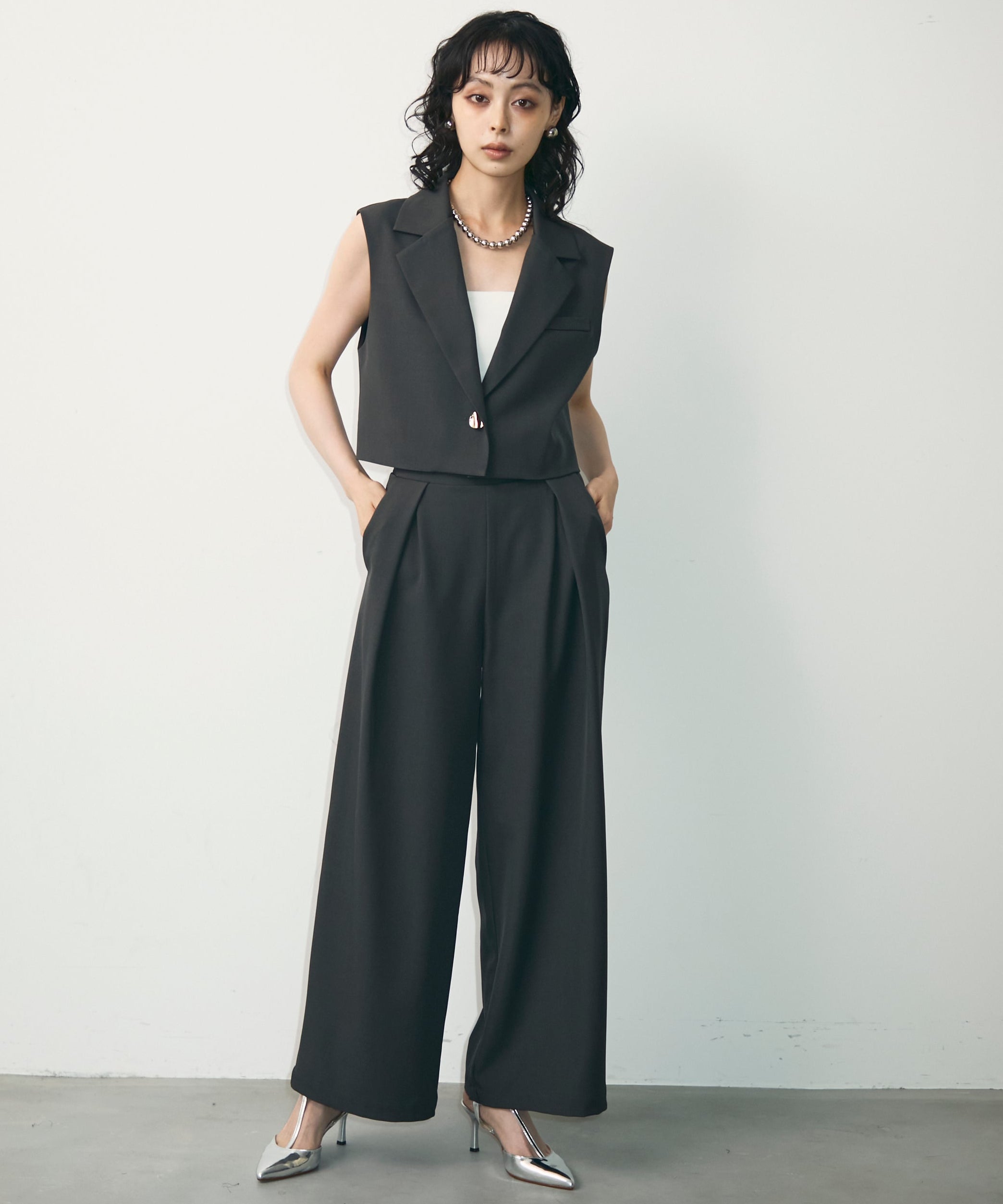 ショートジレ+タックパンツセットアップ | Trish