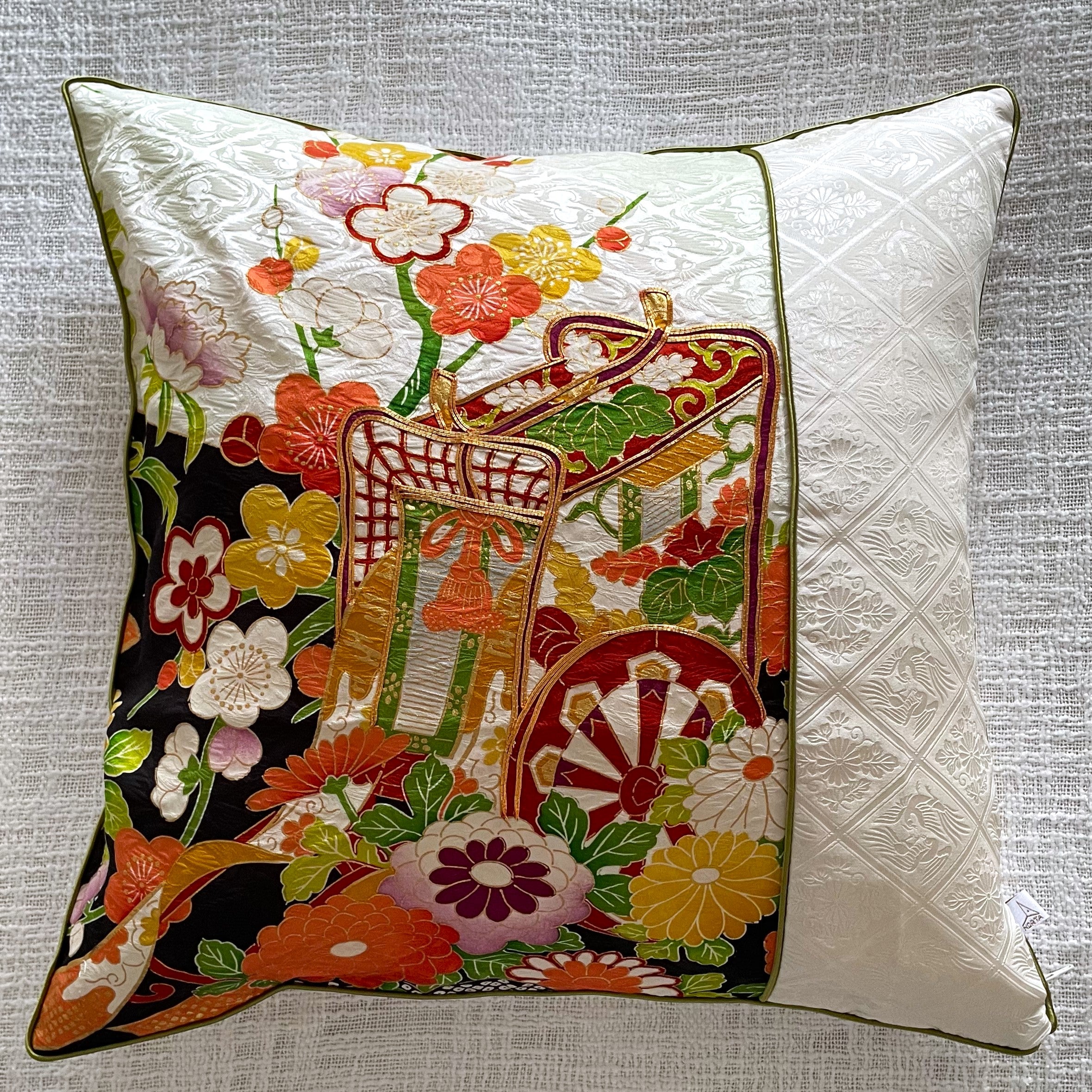 完売】ラスト2点!!大人気!!金泊正絹袋帯リメイククッションカバー