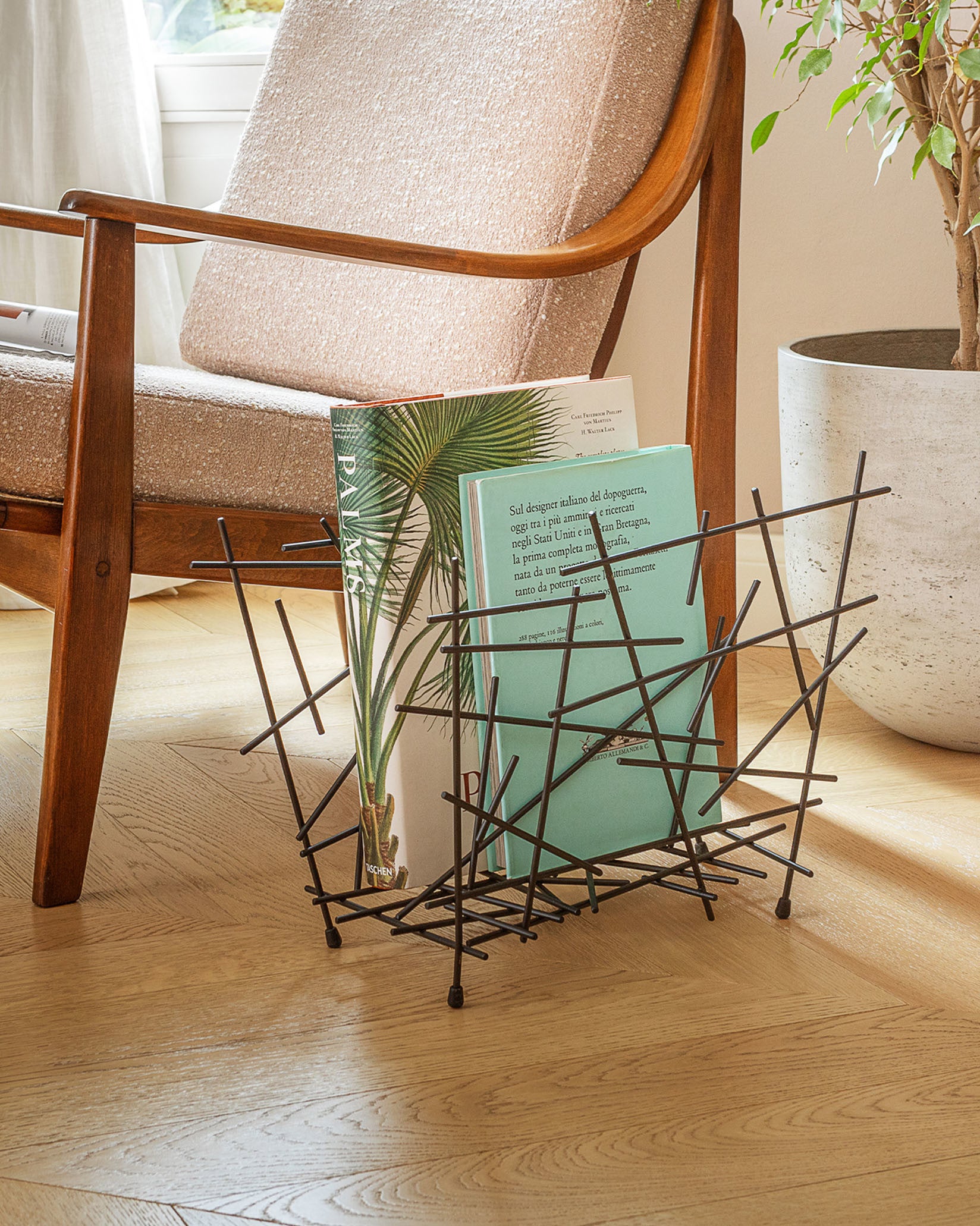 Blow up: Magazine holder by Fratelli Campana | Alessi