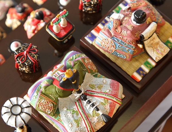 コンパクトなのに本格的！マンションでも飾れる丹青堂の段飾り雛人形