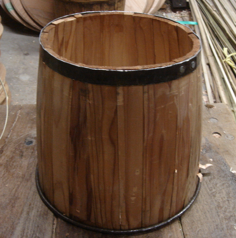 酒樽屋日誌: 吉野杉を使った木樽の作り方 その4 鉄輪（かなわ）