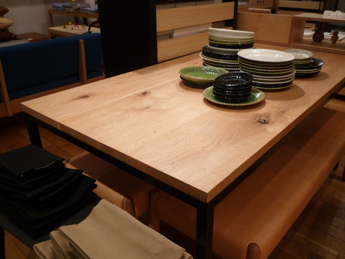 ランドスケーププロダクツのTights Dining Tableを見にPlaymountainに