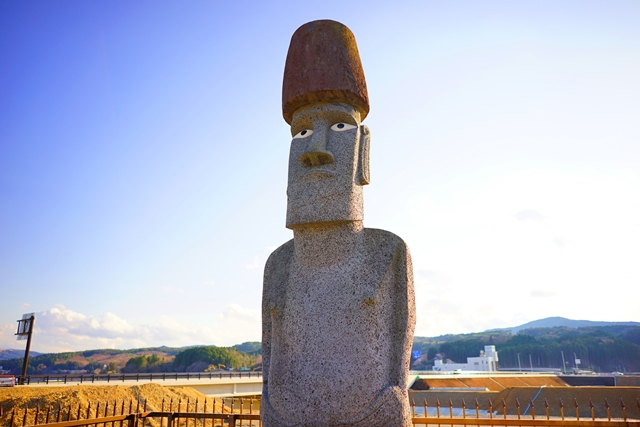 チリ共和国との友好の証 震災復興のシンボル モアイ像／南三陸町
