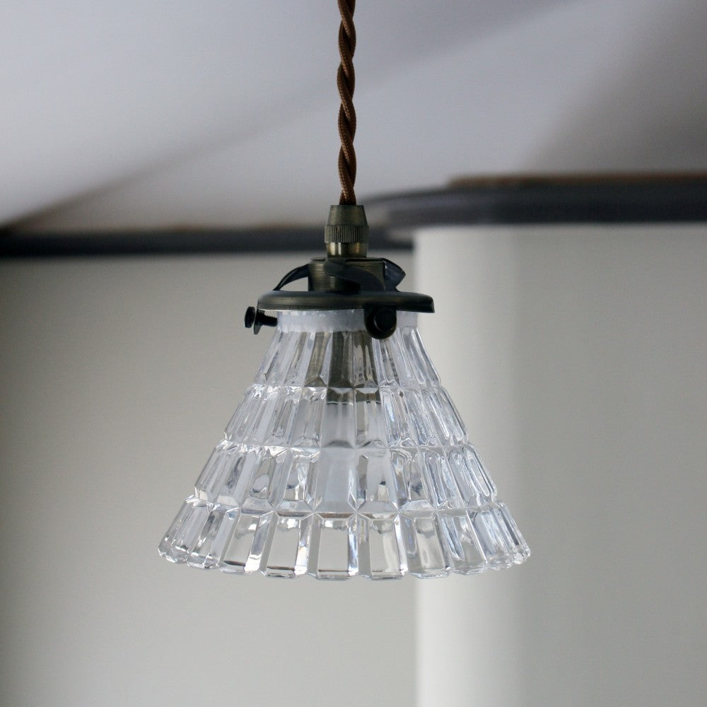 ダイヤのようなカットガラスシェードのペンダントライトセット【灯具A