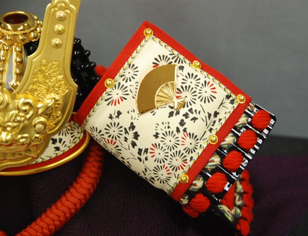 忠保作 15号 源義経公 兜飾 雛人形・五月人形なら人形の和光