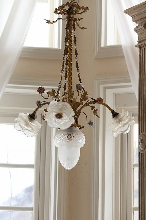 アンティークシャンデリア フランスアンティーク レア 陶器の蔓花の