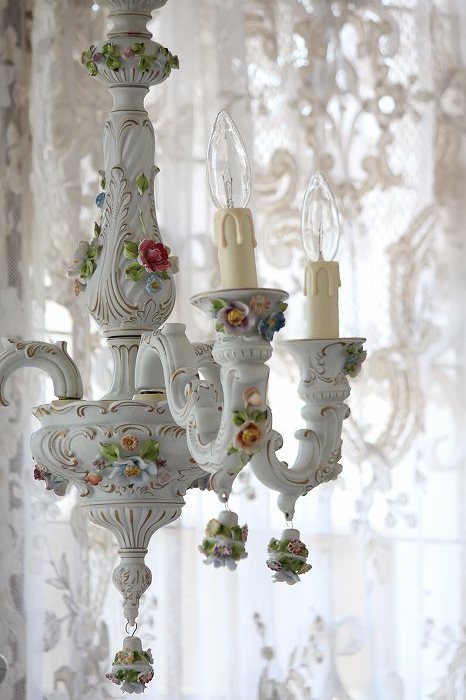 アンティーク照明 ドイツ製フローラルの陶器シャンデリア 3灯」ココン