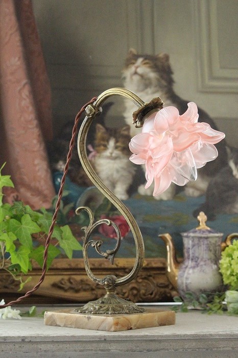 フランスアンティーク ピンクの薔薇のパート・ド・ヴェールガラス