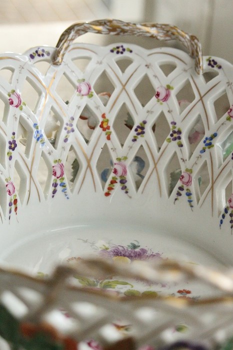 ドレスデン カール・ティーメ工房 磁器のお花のアップリケ 透かしの