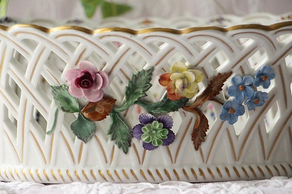 ドレスデン カール・ティーメ工房 磁器のお花のアップリケ 透かしの