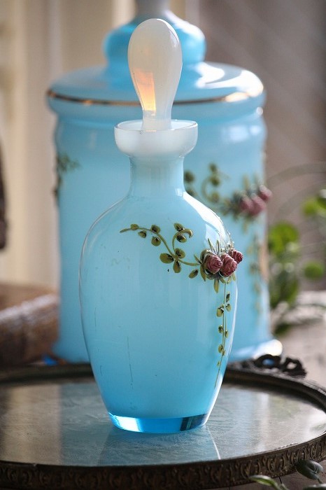 フランスアンティーク ブルーオパーリンガラスのバニティーボトル