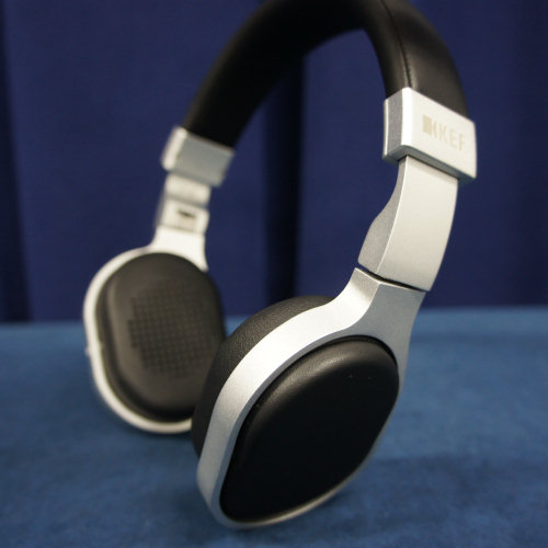 AC2 / KEF ヘッドホン M500 M200 展示