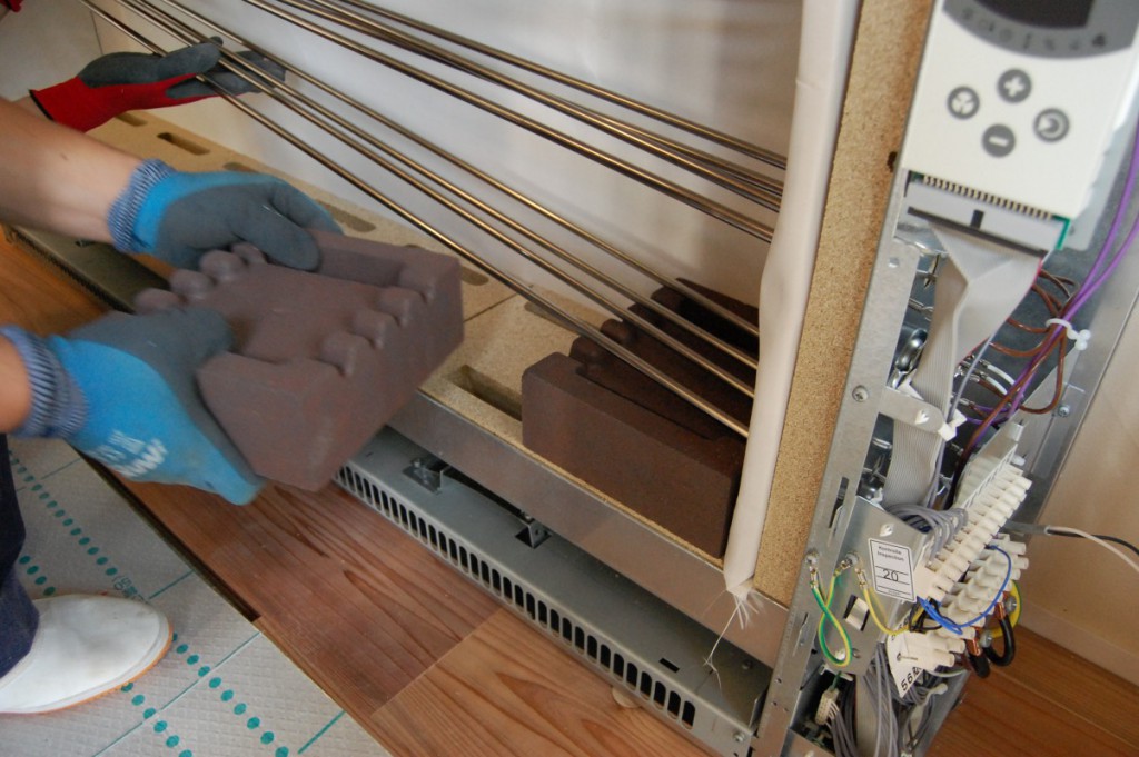 一台で家中ポカポカ。蓄熱暖房機の解体新書 | 藍舎 あいしゃ 千葉の家