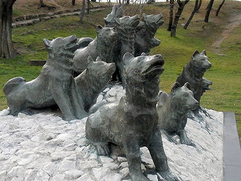 カラフト犬慰霊像￤堺市
