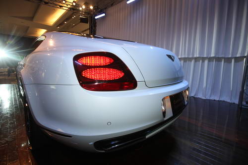 asahi.com（朝日新聞社）：LEDを採用したテールライト - ベントレー