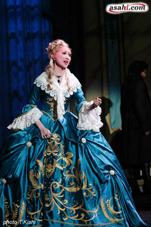 asahi.com（朝日新聞社）：宝塚は元日からゴージャス、星組