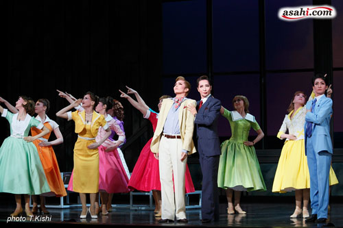 asahi.com（朝日新聞社）：宝塚花組娘役新トップ、蘭乃はな登場「麗し