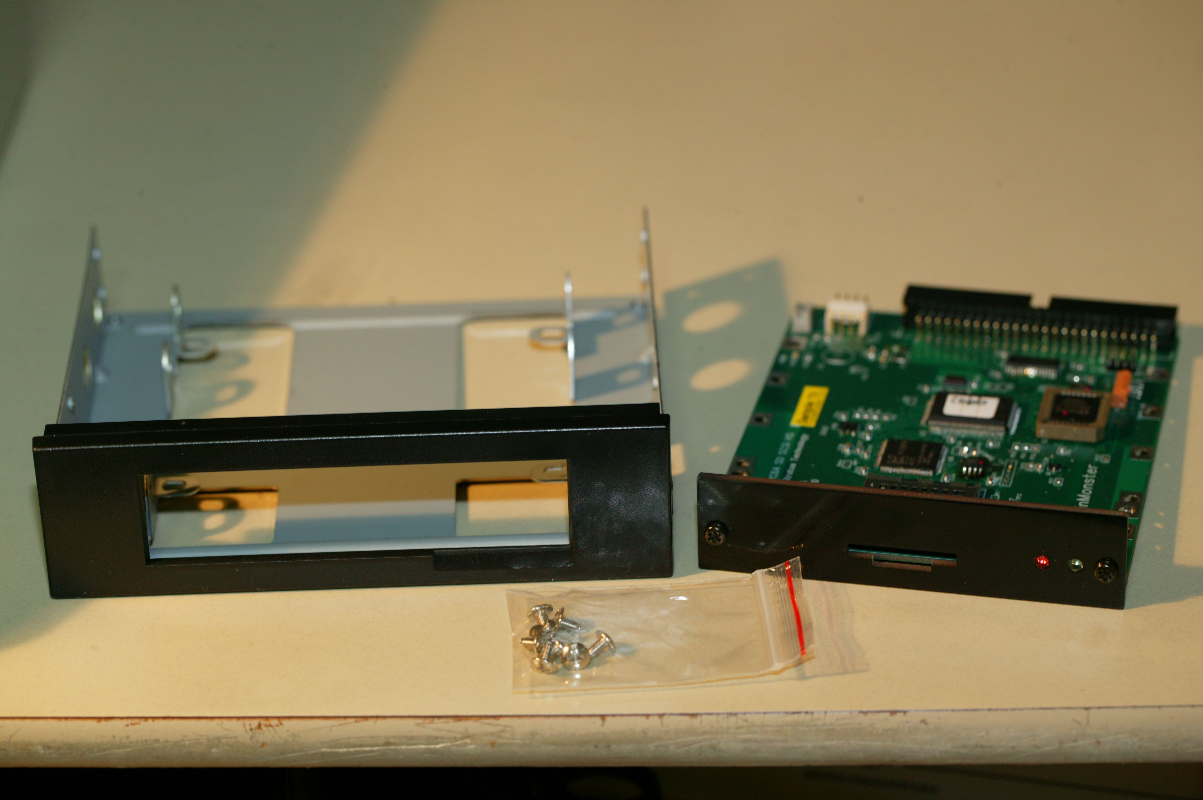 MO用のSCSIケースを流用してSD FuzinMonsterを外付けで使ってみる