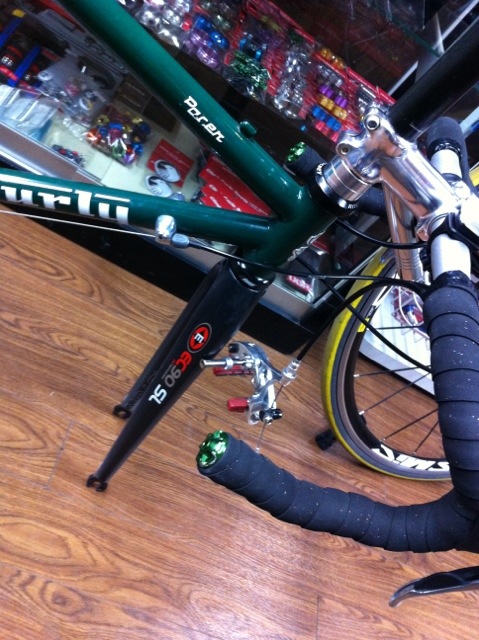 クロモリフレームにカーボンフォークで軽量化！SURLY Pacer | Climb