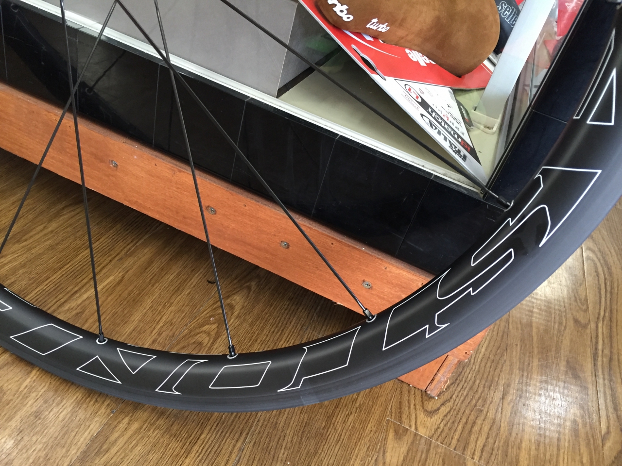 軽量カーボンクリンチャーホイール EASTON EC90SL入荷しました