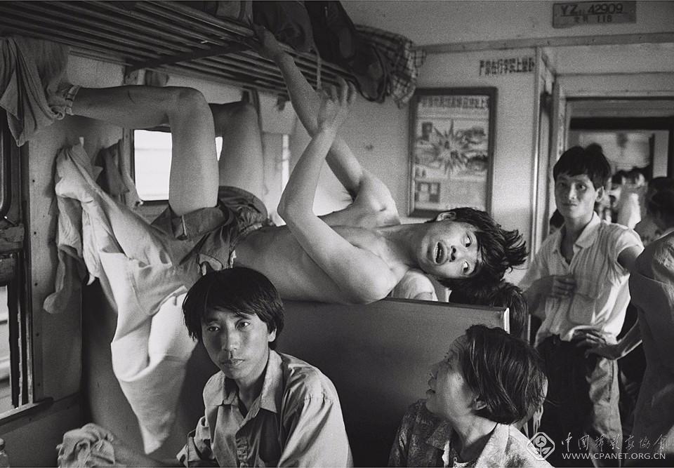 王福春作品：《火车上的中国人》--中国摄影家协会网