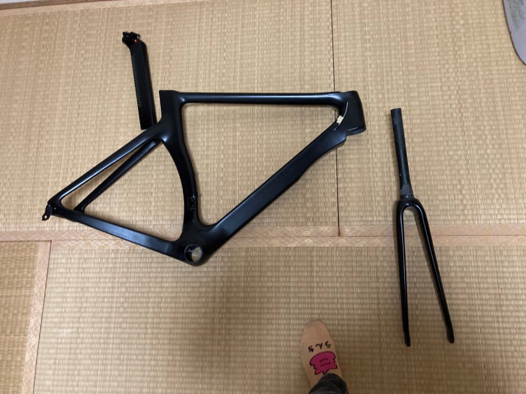 激安カーボンフレーム！？】中華カーボンフレームでロードバイク組んで