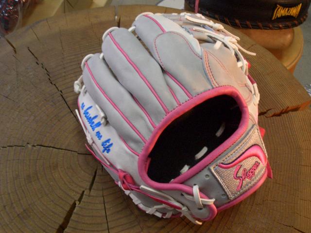 グレー・ピンク・ホワイトのグラブ | 高崎の野球用品専門店 カミスポーツ