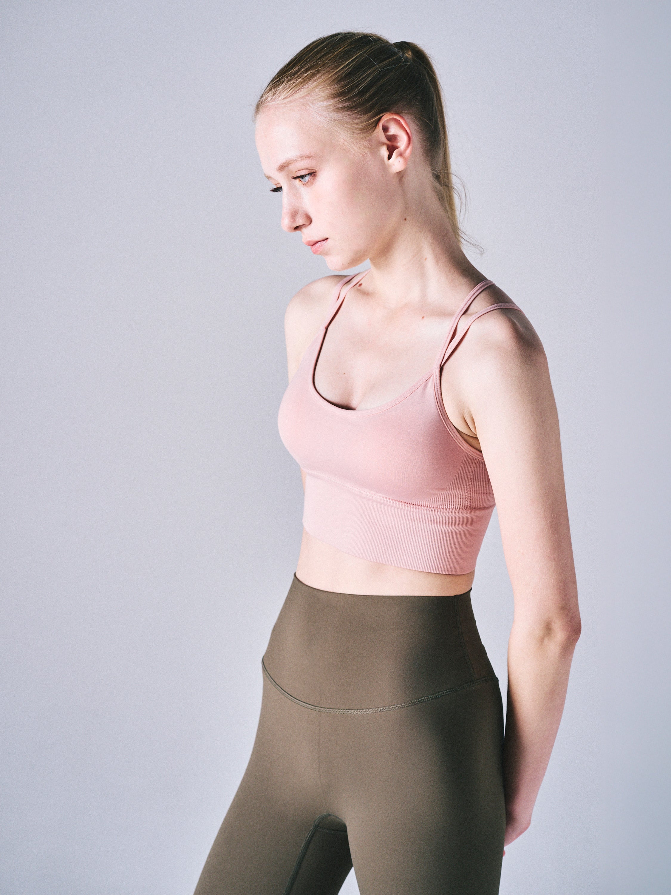 ルエラ シームレス ヨガ ブラトップ ピンク｜ クロス ストラップ