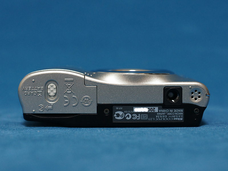 ニコン Nikon COOLPIX L23の外観をみる /monox デジカメ 比較 レビュー