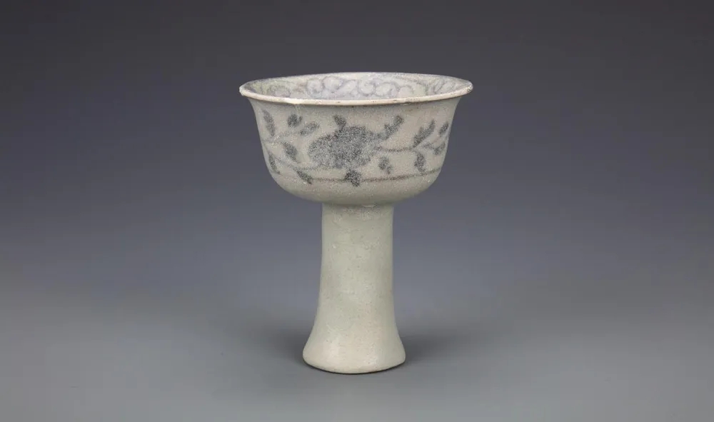 博物志︱青花瓷之美，元代高足杯的艺术魅力--资讯--中国（海南）南海博物馆