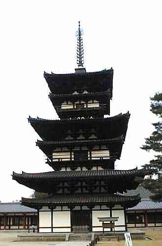 薬師寺三重塔、木造、65cm高さ、ケ−ス付き 全高48cm、日本で最も