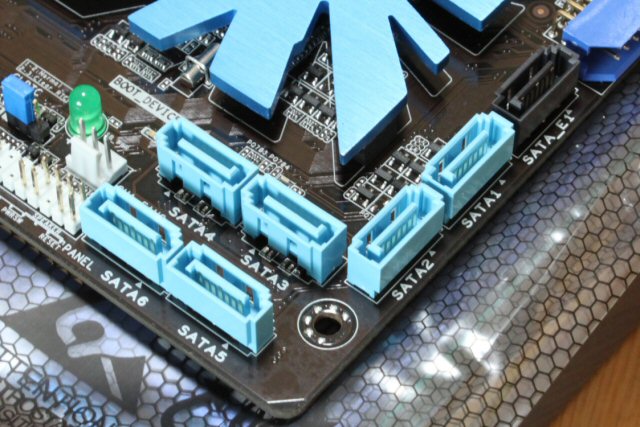 ASUS P7P55D の I/O パネルに柔らかい物体が…っ!? | Nire.Com