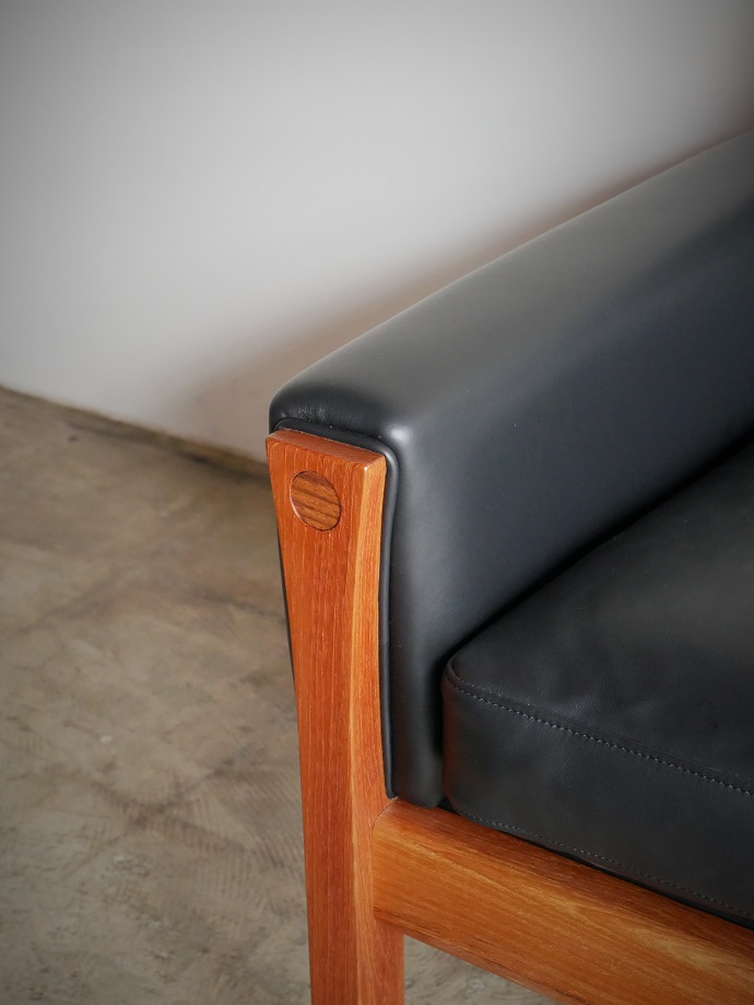 NO NAME PARISH ::: PRODUCTS ::: 3Seater sofa AP62 by Hans J.Wegner