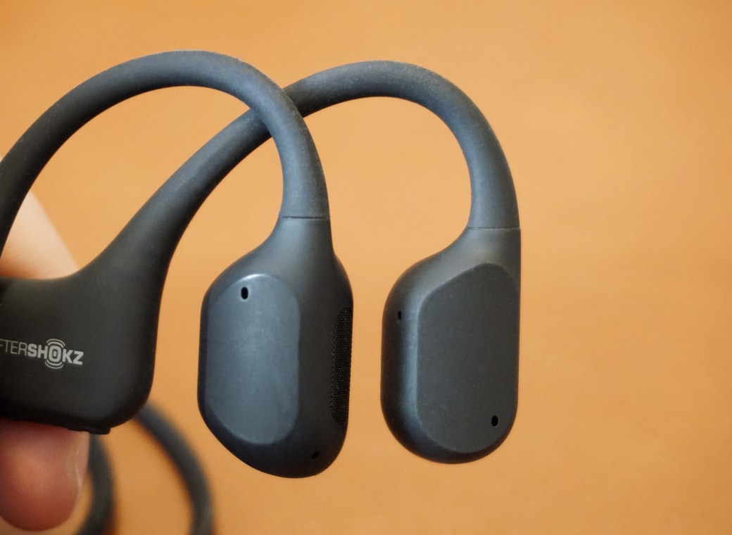 レビュー】骨伝導ワイヤレスイヤホンの常識を覆す音質「Shokz OpenRun