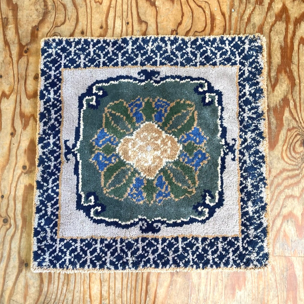 鍋島段通 工房もめんの華 ラグ 綿段通 座布団 敷物 中古 ブルー 青