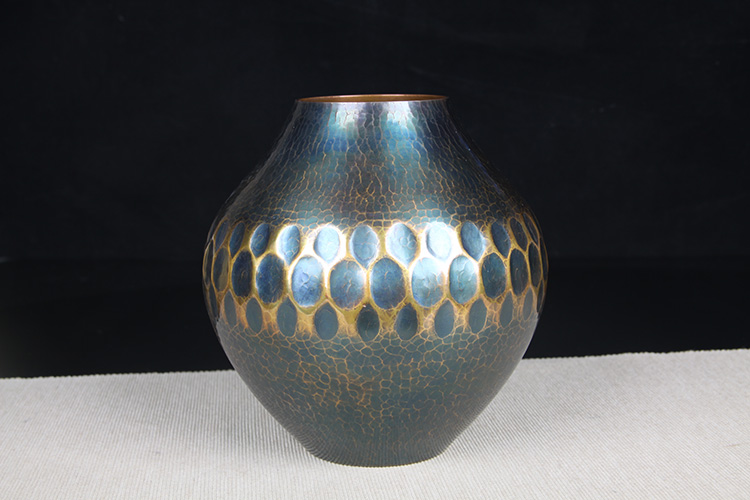 玉川堂 槌起銅器 網目模様 花瓶 桐箱付き 玉川堂 槌起銅器 網目模様