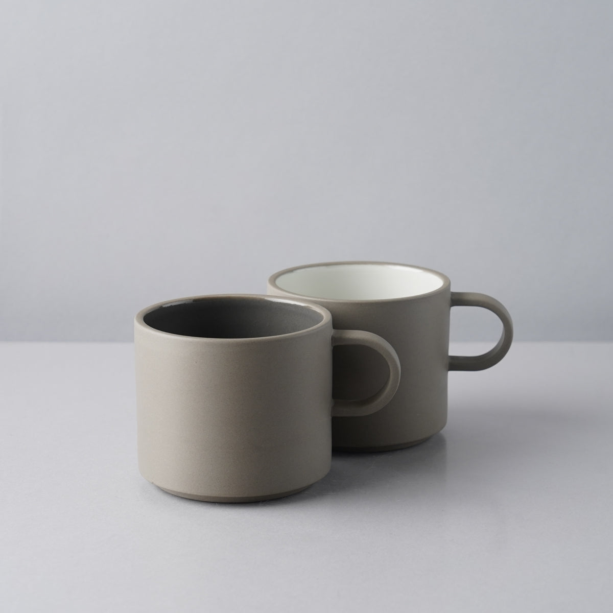 HASAMI PORCELAIN GREY マグカップ(S) 280mlの通販｜Studio1156