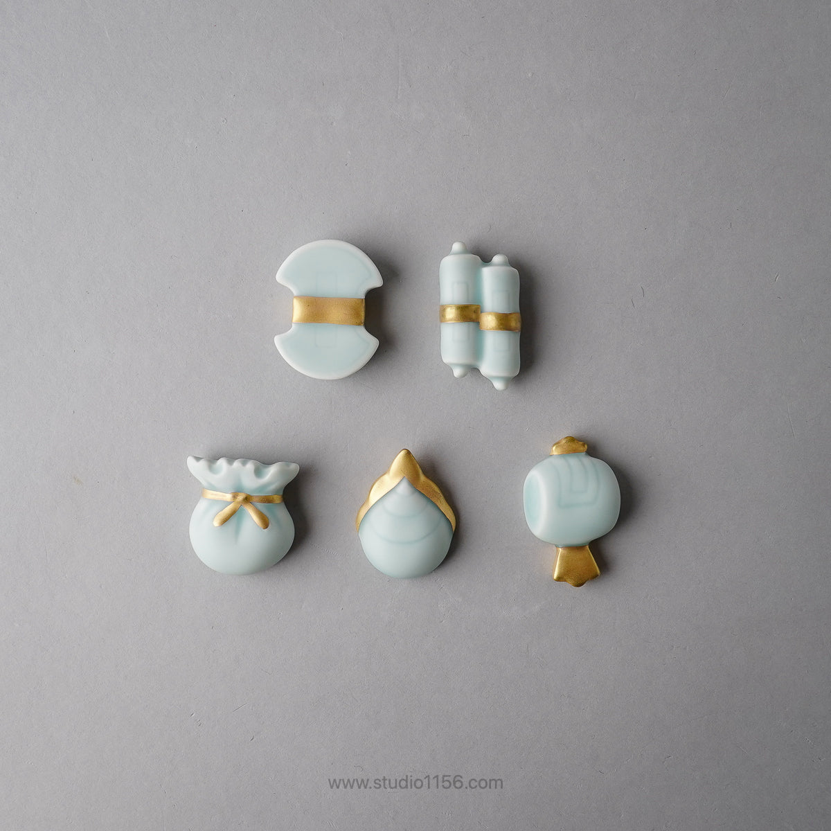 伊万里焼 モイスト 金彩 宝尽くし箸置 畑萬陶苑の通販｜Studio1156