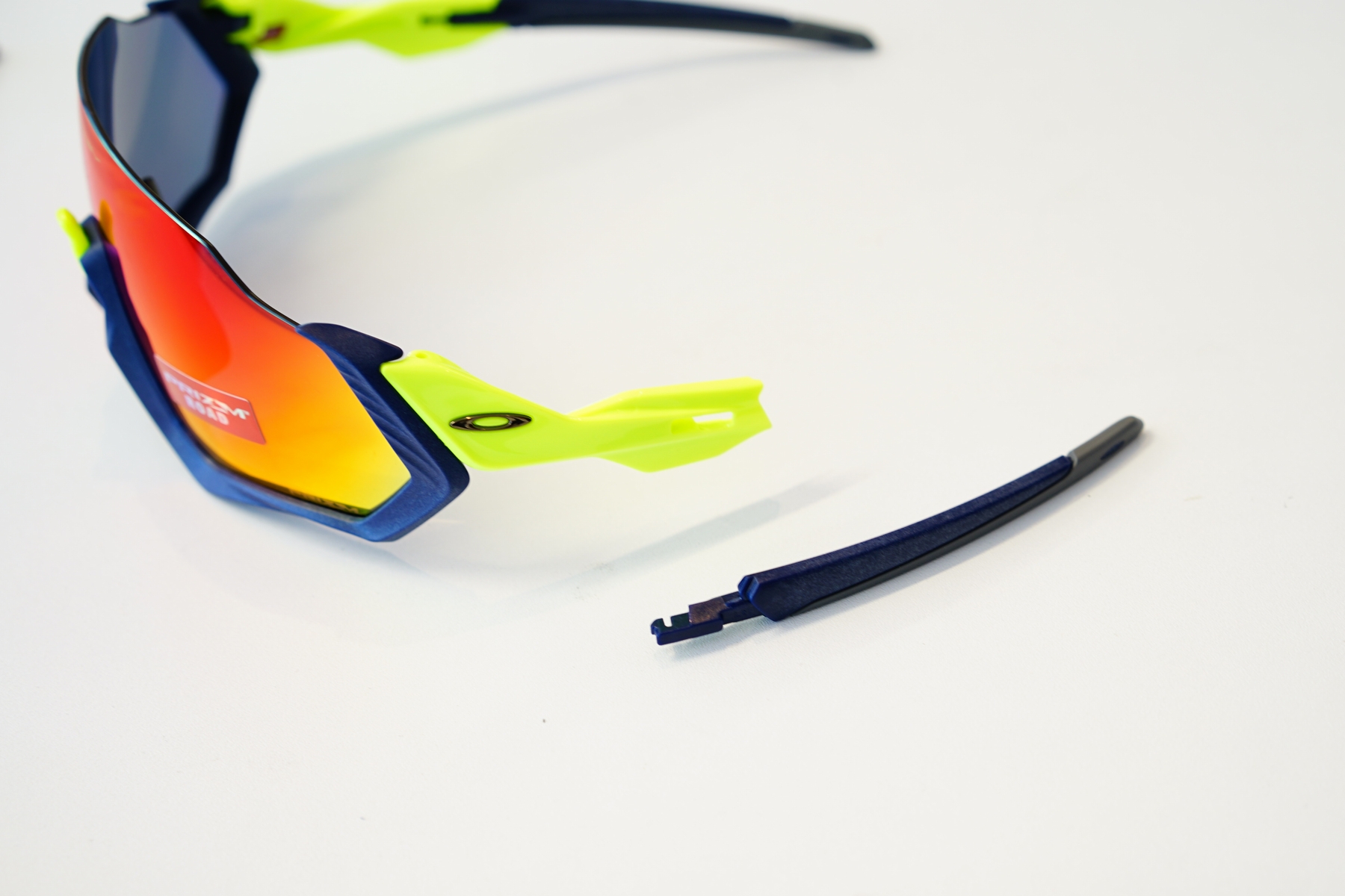 注目の新作アイウェアが入荷！OAKLEY FLIGHT JACKET | お知らせ