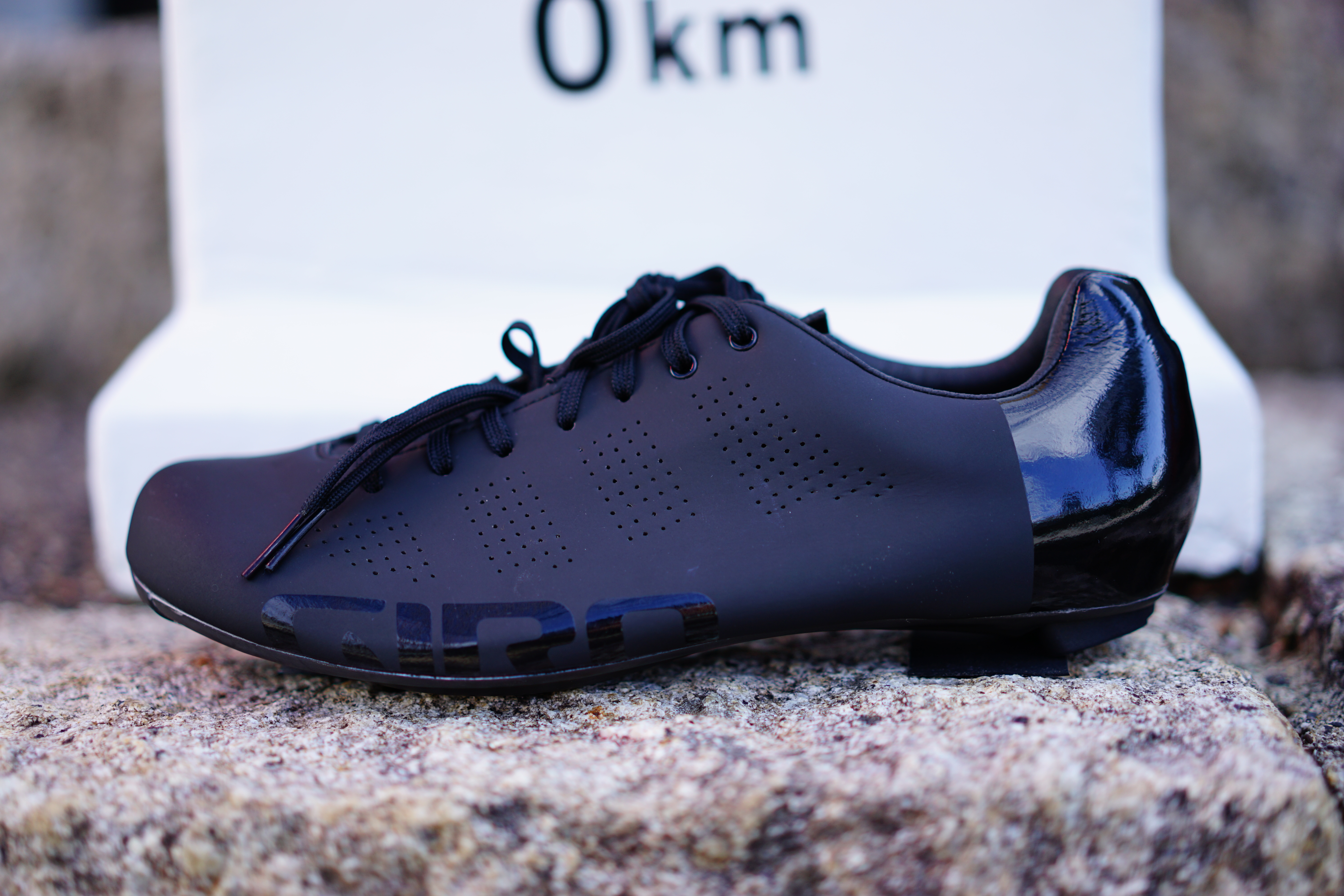 クラシカルな靴紐スタイルの軽量シューズ！GIRO EMPIRE ACC | お知らせ