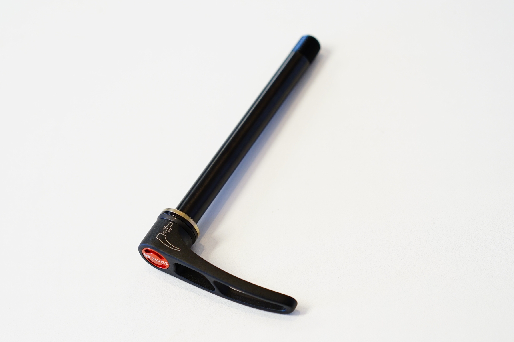 盗難防止や空力の向上に。レバーが着脱出来るスルーアクスル