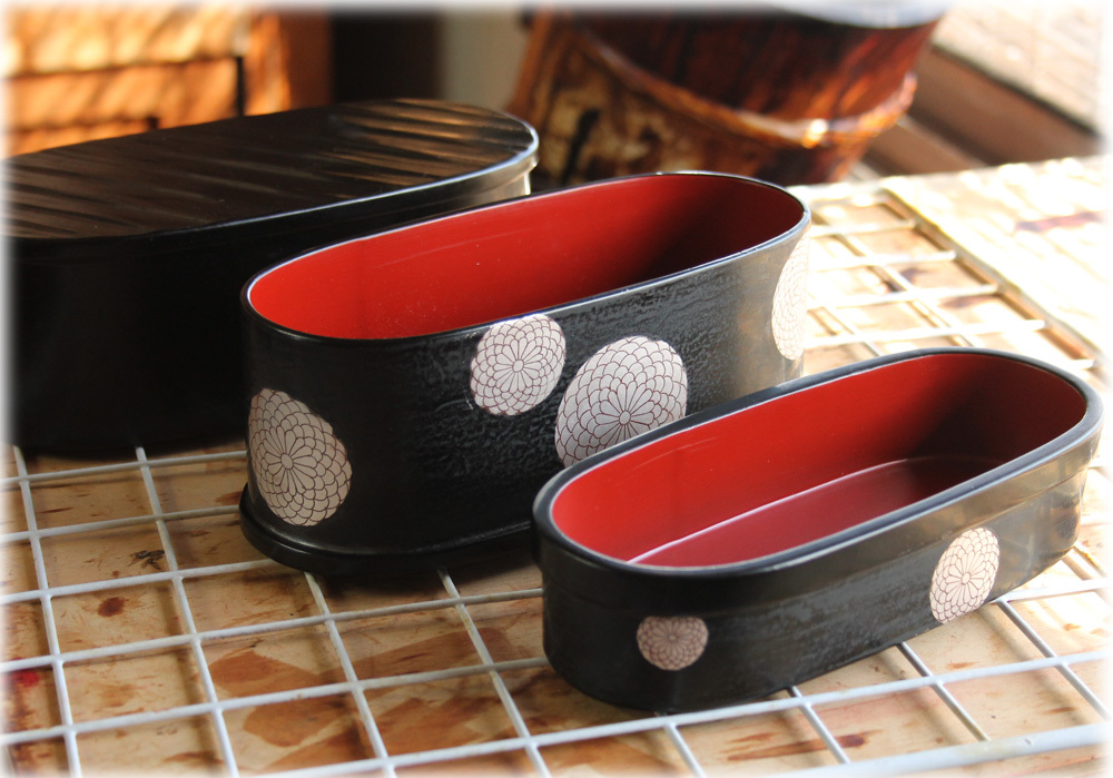 □オーダーの菊模様のお弁当箱です。: 和うるし日記